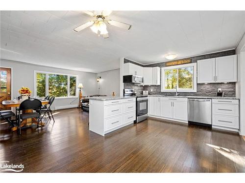 411 Highway 559 Highway, Nobel, ON - Indoor Photo Showing Kitchen With Upgraded Kitchen