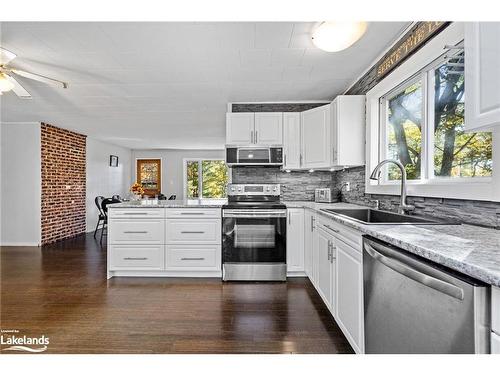 411 Highway 559 Highway, Nobel, ON - Indoor Photo Showing Kitchen With Upgraded Kitchen