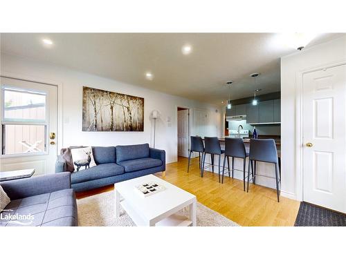 101-23 Dawson Drive, Collingwood, ON - Indoor Photo Showing Living Room