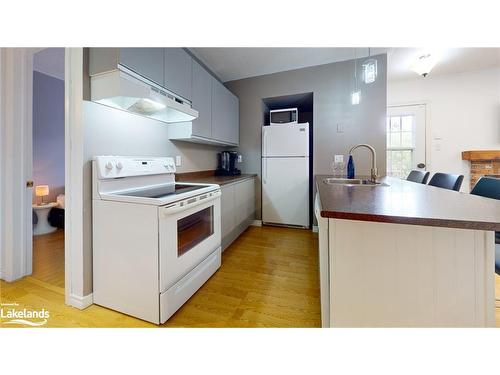 101-23 Dawson Drive, Collingwood, ON - Indoor Photo Showing Kitchen