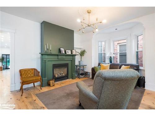 305 Maple Street, Collingwood, ON - Indoor Photo Showing Living Room With Fireplace