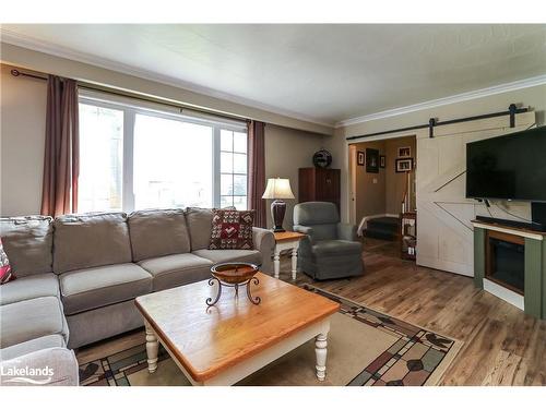 17 Clarkson Crescent, Collingwood, ON - Indoor Photo Showing Living Room