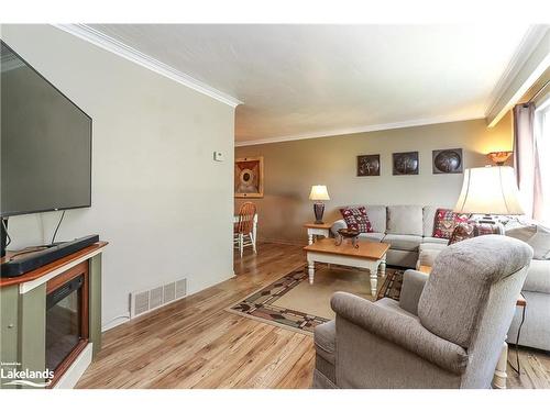 17 Clarkson Crescent, Collingwood, ON - Indoor Photo Showing Living Room With Fireplace