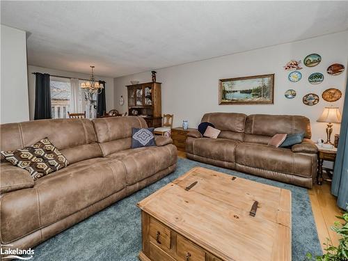 775 Sarah Street N, Gravenhurst, ON - Indoor Photo Showing Living Room