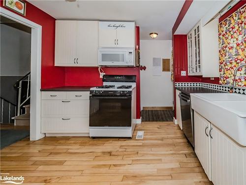 775 Sarah Street N, Gravenhurst, ON - Indoor Photo Showing Kitchen