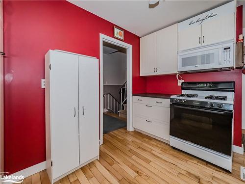 775 Sarah Street N, Gravenhurst, ON - Indoor Photo Showing Kitchen