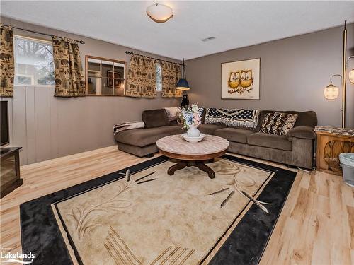 775 Sarah Street N, Gravenhurst, ON - Indoor Photo Showing Living Room