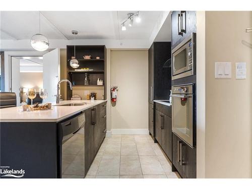 2602/2604-9 Harbour Street E, Collingwood, ON - Indoor Photo Showing Kitchen