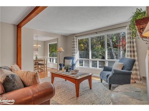 29 Sellens Avenue, Bracebridge, ON - Indoor Photo Showing Living Room