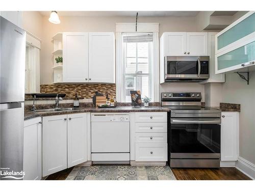 114 Cedar Street, Collingwood, ON - Indoor Photo Showing Kitchen