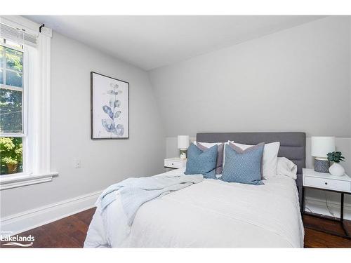 114 Cedar Street, Collingwood, ON - Indoor Photo Showing Bedroom