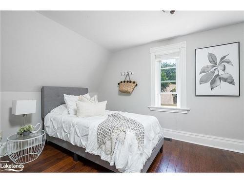 114 Cedar Street, Collingwood, ON - Indoor Photo Showing Bedroom