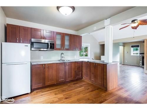 114 Cedar Street, Collingwood, ON - Indoor Photo Showing Kitchen