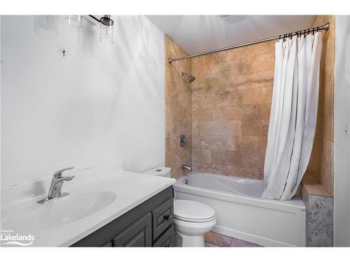 114 Cedar Street, Collingwood, ON - Indoor Photo Showing Bathroom