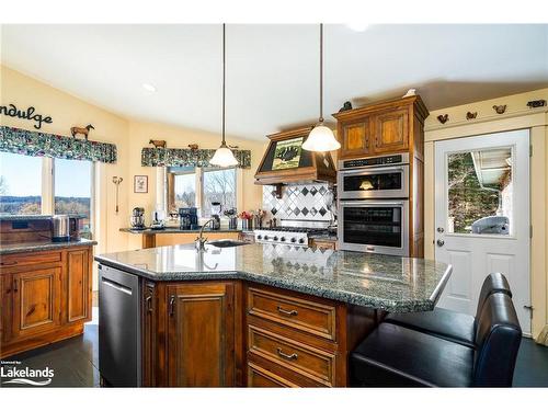 1651 County Road 124, Clearview, ON - Indoor Photo Showing Kitchen