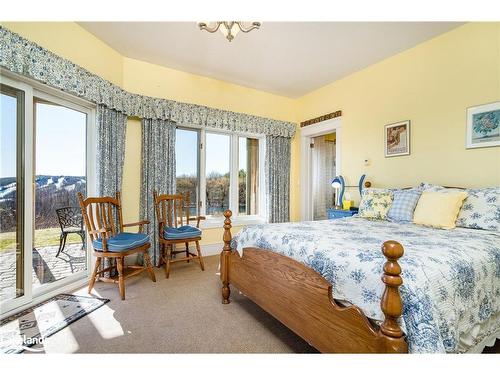 1651 County Road 124, Clearview, ON - Indoor Photo Showing Bedroom