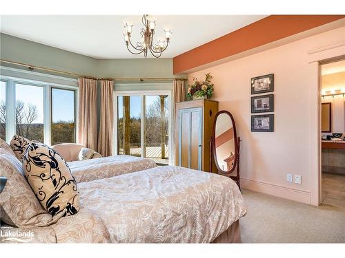 1651 County Road 124, Clearview, ON - Indoor Photo Showing Bedroom