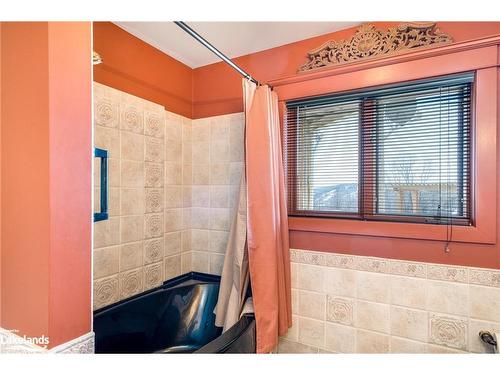 1651 County Road 124, Clearview, ON - Indoor Photo Showing Bathroom