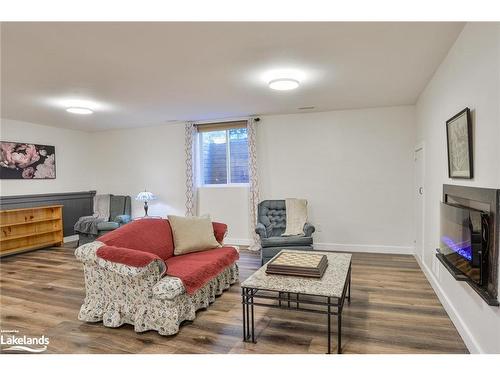 63 Spencer Street, Bracebridge, ON - Indoor Photo Showing Living Room