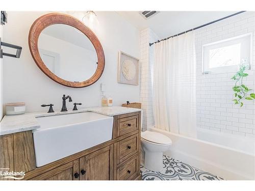 79 Mcmurray Street, Bracebridge, ON - Indoor Photo Showing Bathroom