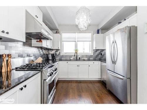 42 Joseph Trail, Collingwood, ON - Indoor Photo Showing Kitchen With Stainless Steel Kitchen With Upgraded Kitchen