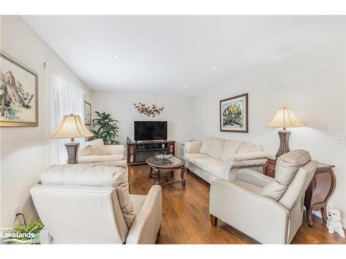 13 Hewson Street, Penetang, ON - Indoor Photo Showing Living Room