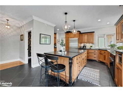 3 Rutland Hill Court, Caledon, ON - Indoor Photo Showing Kitchen With Upgraded Kitchen