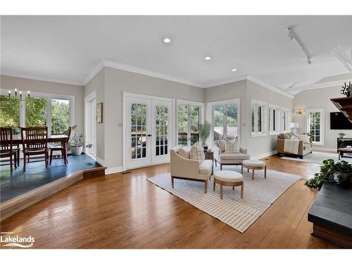 3 Rutland Hill Court, Caledon, ON - Indoor Photo Showing Living Room