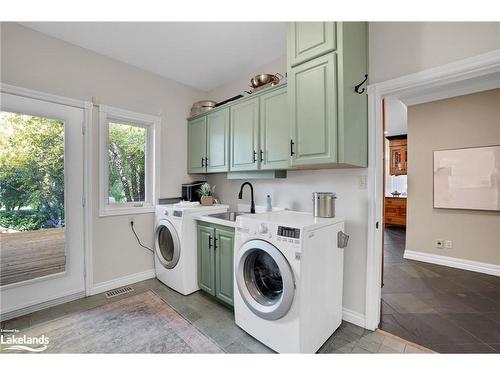 3 Rutland Hill Court, Caledon, ON - Indoor Photo Showing Laundry Room