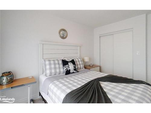 30 Autumn Drive, Wasaga Beach, ON - Indoor Photo Showing Bedroom