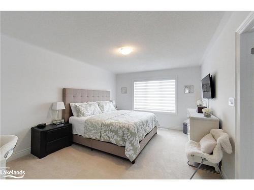 30 Autumn Drive, Wasaga Beach, ON - Indoor Photo Showing Bedroom