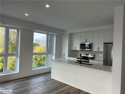 320-4 Kimberly Lane, Collingwood, ON - Indoor Photo Showing Kitchen