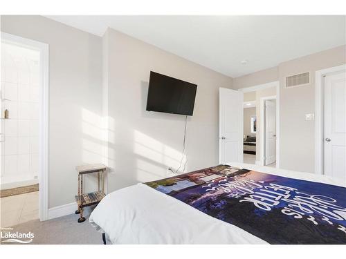 33 Nicole Park Court, Bracebridge, ON - Indoor Photo Showing Bedroom