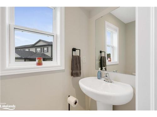 33 Nicole Park Court, Bracebridge, ON - Indoor Photo Showing Bathroom