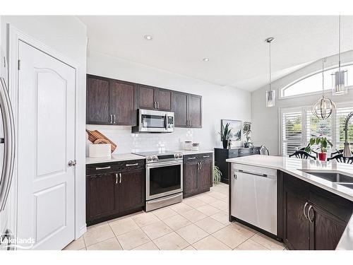 53 Chamberlain Crescent, Collingwood, ON - Indoor Photo Showing Kitchen With Upgraded Kitchen