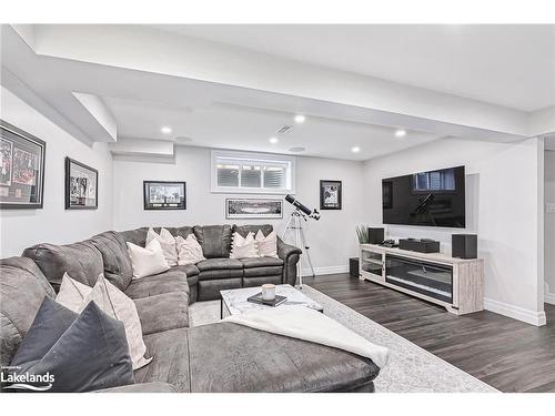 53 Chamberlain Crescent, Collingwood, ON - Indoor Photo Showing Living Room