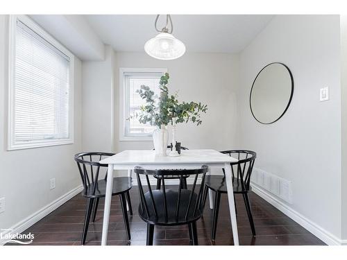 15-37 Silver Street, Huntsville, ON - Indoor Photo Showing Dining Room