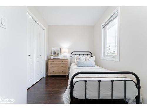 15-37 Silver Street, Huntsville, ON - Indoor Photo Showing Bedroom