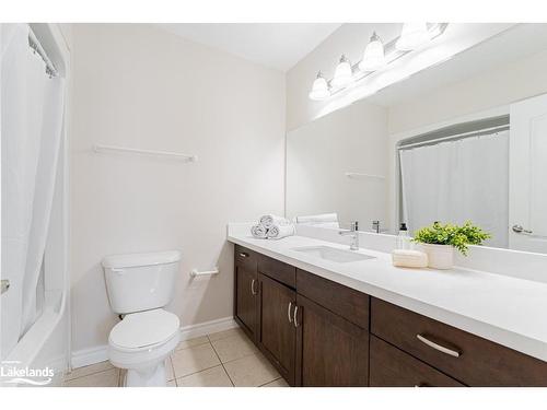 15-37 Silver Street, Huntsville, ON - Indoor Photo Showing Bathroom