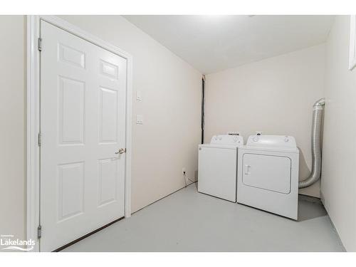 15-37 Silver Street, Huntsville, ON - Indoor Photo Showing Laundry Room