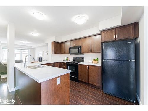 15-37 Silver Street, Huntsville, ON - Indoor Photo Showing Kitchen