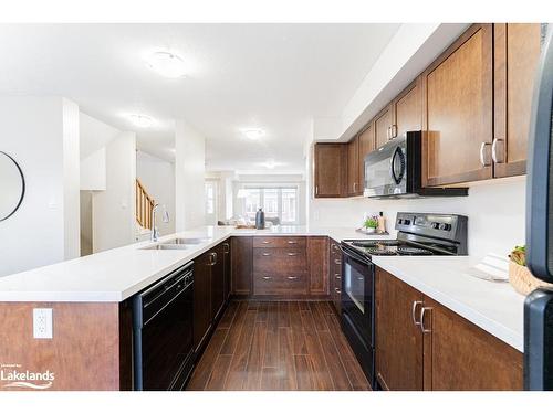 15-37 Silver Street, Huntsville, ON - Indoor Photo Showing Kitchen With Double Sink