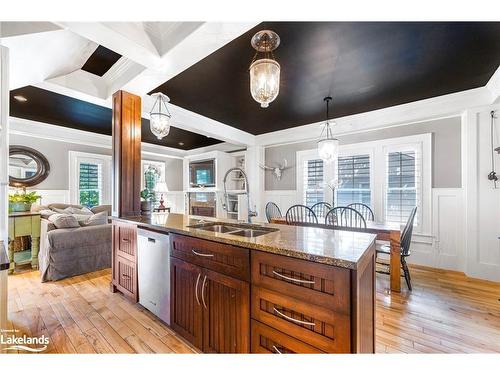 7597 County 9 Road, Clearview, ON - Indoor Photo Showing Kitchen With Double Sink