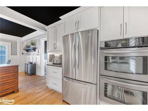 7597 County 9 Road, Clearview, ON - Indoor Photo Showing Kitchen