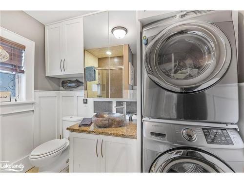 7597 County 9 Road, Clearview, ON - Indoor Photo Showing Laundry Room