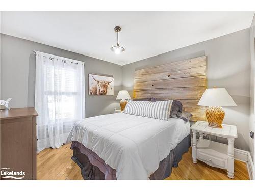 7597 County 9 Road, Clearview, ON - Indoor Photo Showing Bedroom