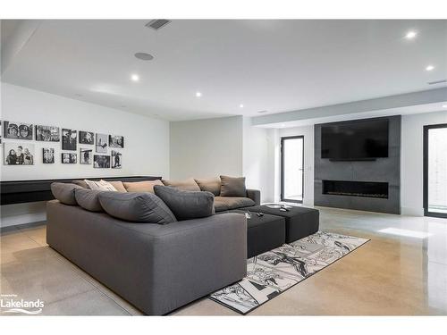 112 Stone Zack Lane, Clarksburg, ON - Indoor Photo Showing Living Room With Fireplace