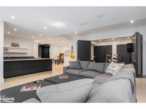 112 Stone Zack Lane, Clarksburg, ON - Indoor Photo Showing Living Room