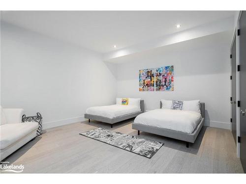 112 Stone Zack Lane, Clarksburg, ON - Indoor Photo Showing Bedroom