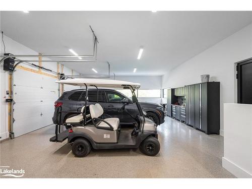 112 Stone Zack Lane, Clarksburg, ON - Indoor Photo Showing Garage